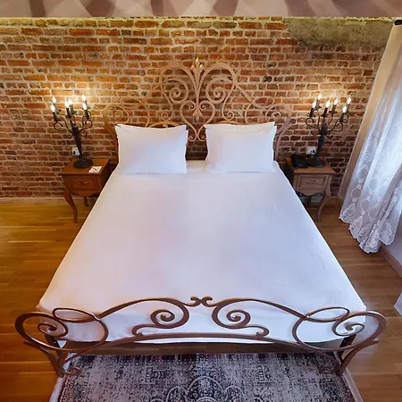 Tresor Art Boutique Hotel 4*
