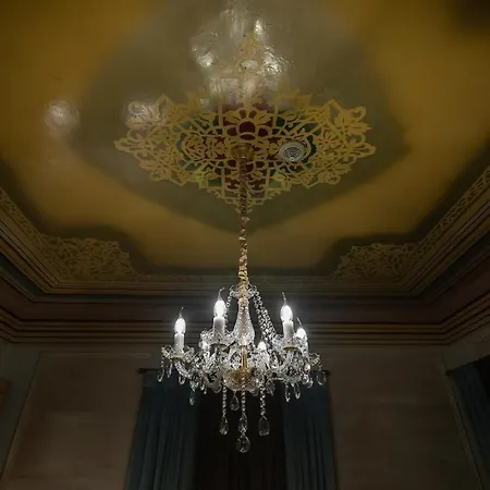 Tresor Art Boutique ホテル 4*