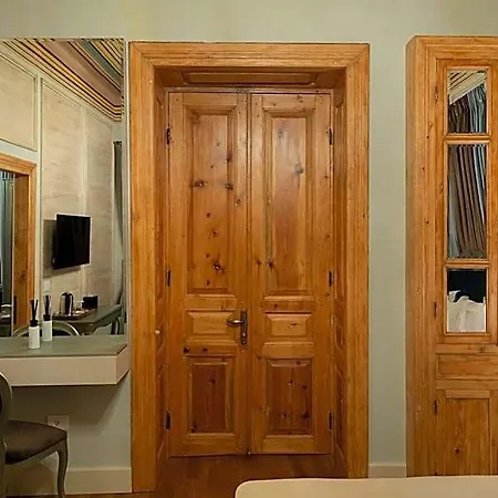 Trésor Art Boutique Hotel 4*