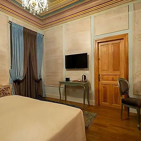 Trésor Art Boutique Hotel 4*